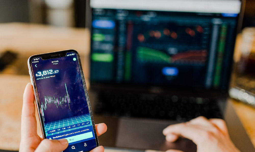 Is GBTC a Smart Buy? Or is GBTC a Risky Investment?