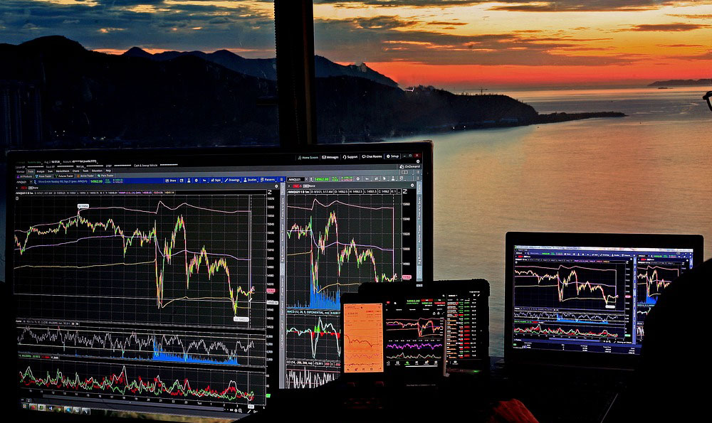 Investing in Gold: Stock Market Strategy or Risky Gamble?