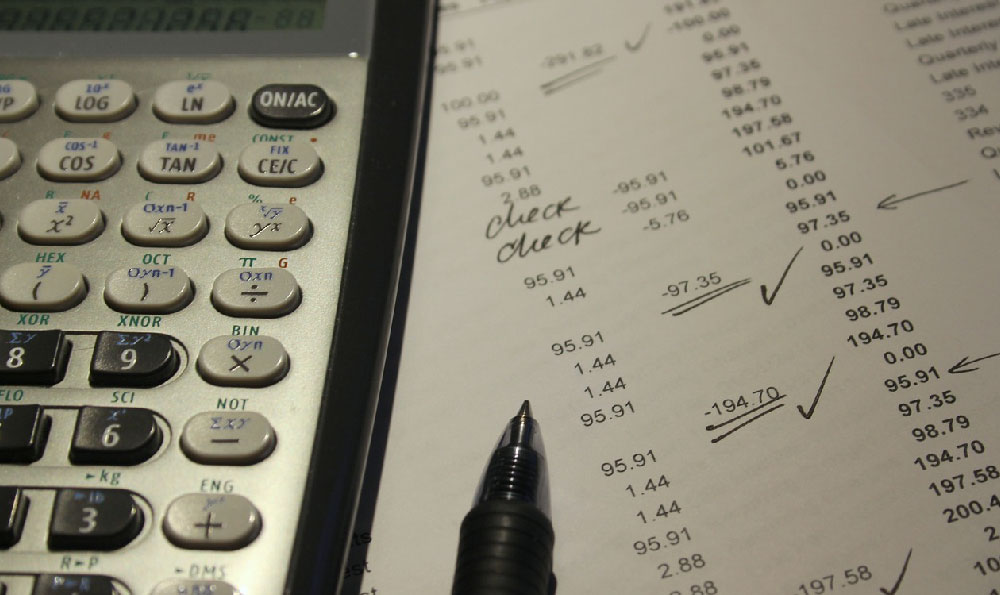 How to interpret data about Alex's Investments? What does it reveal?