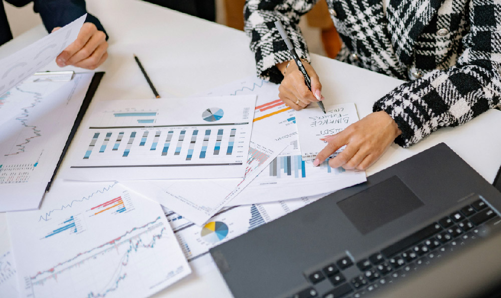 ETFs: Smart Investment? Or Risky Bet? Your Guide to ETF Investing!